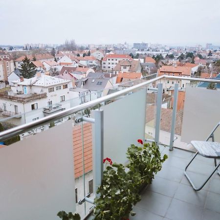 Design Apartment, The City Centre Close To The Health Spa Пиещани Екстериор снимка