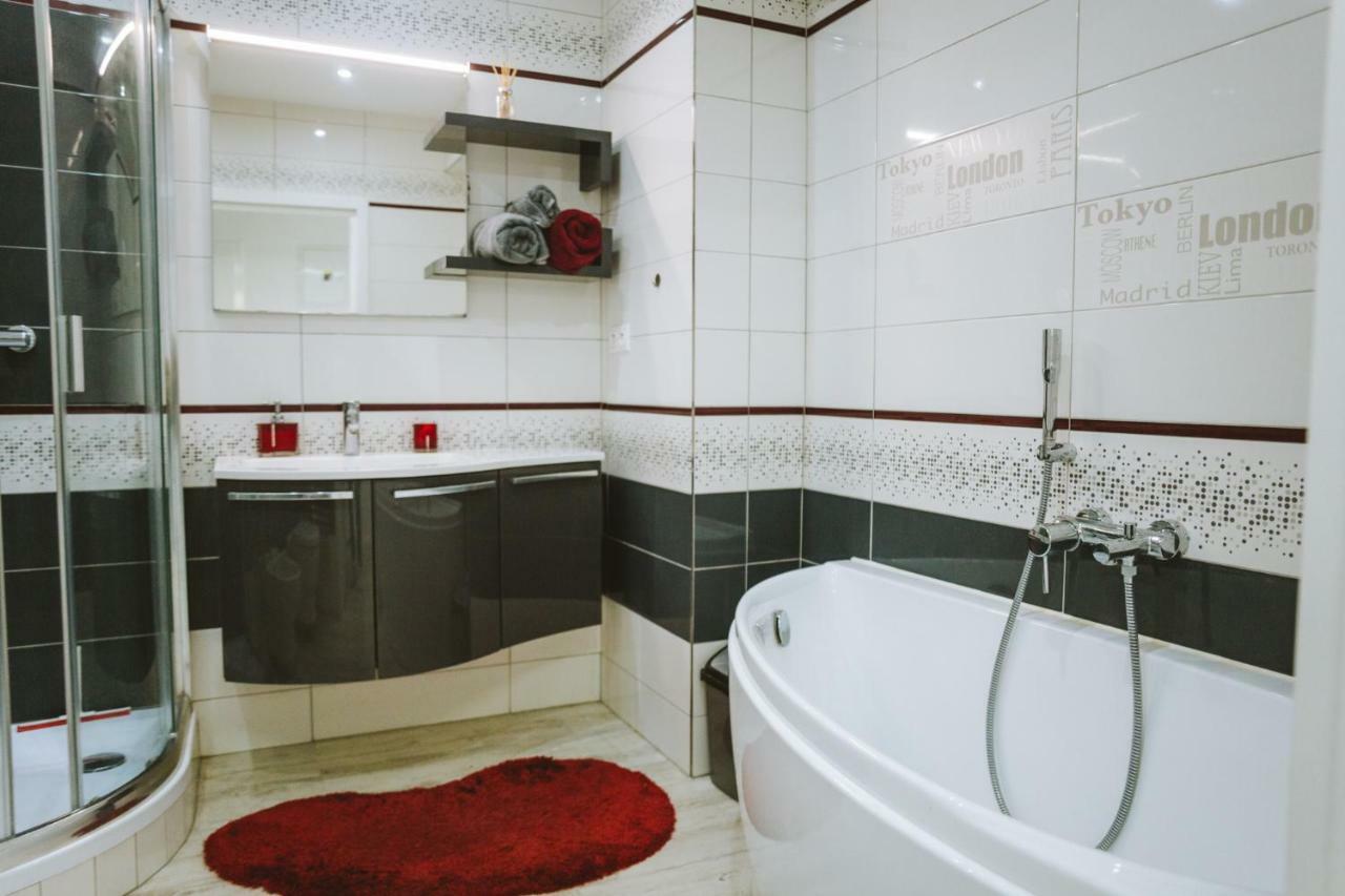 Design Apartment, The City Centre Close To The Health Spa Пиещани Екстериор снимка